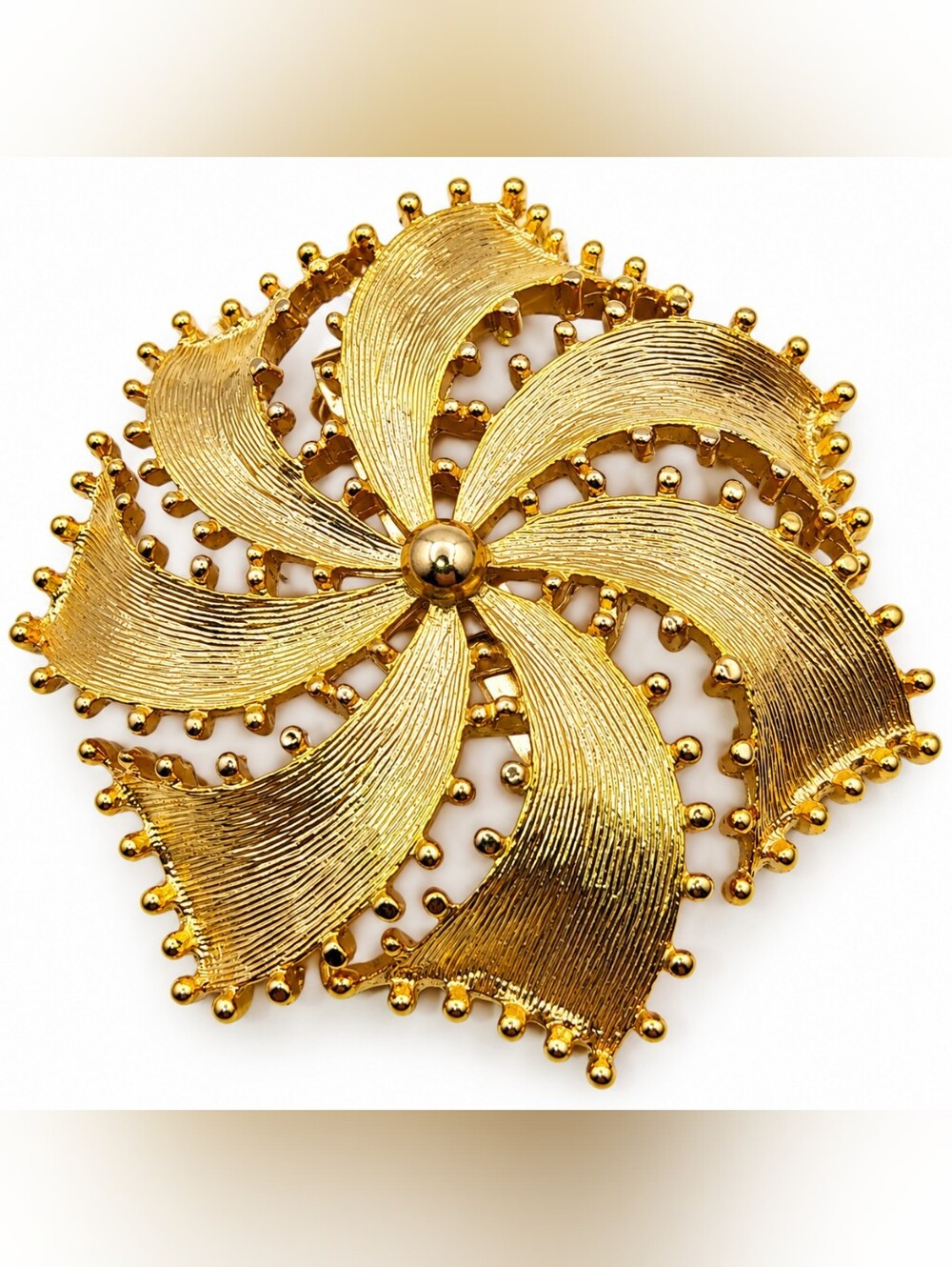 Vintage Gold Tone Swirl Pinwheel Brooch – 2"